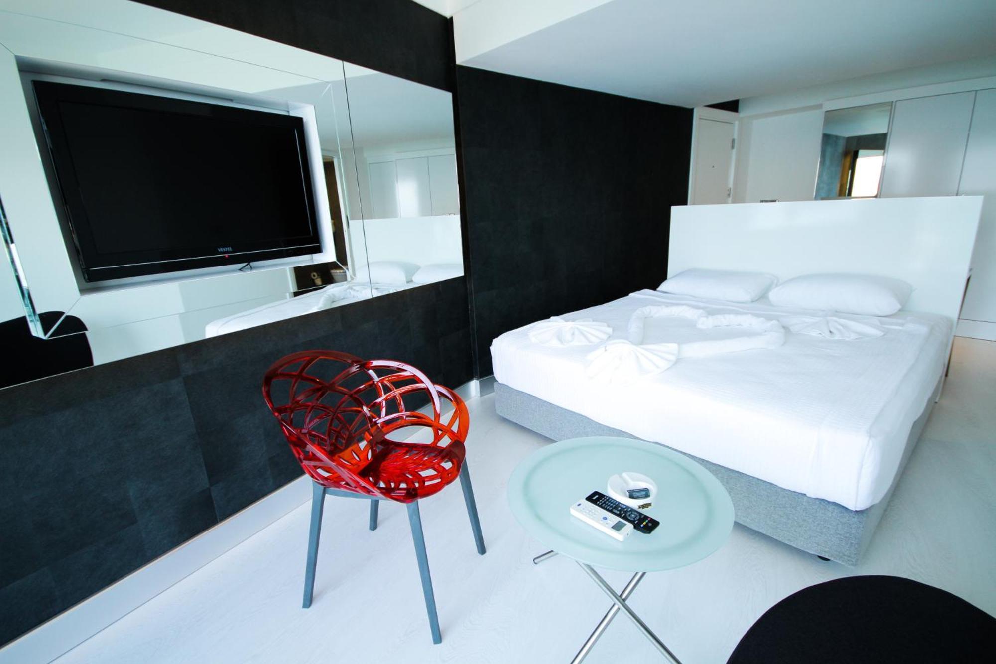 Efe Hotel คูซาดาซี ภายนอก รูปภาพ