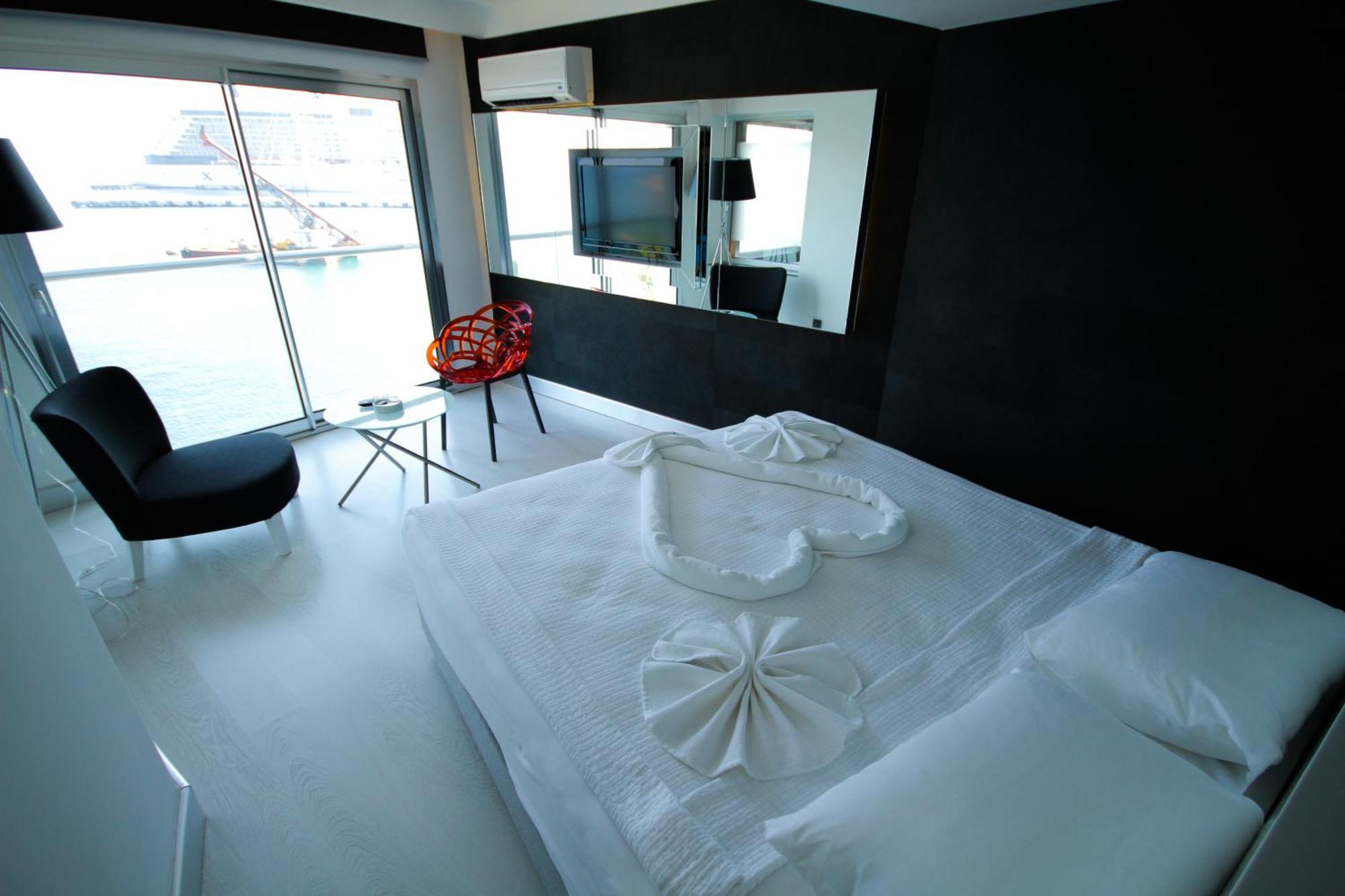 Efe Hotel คูซาดาซี ภายนอก รูปภาพ
