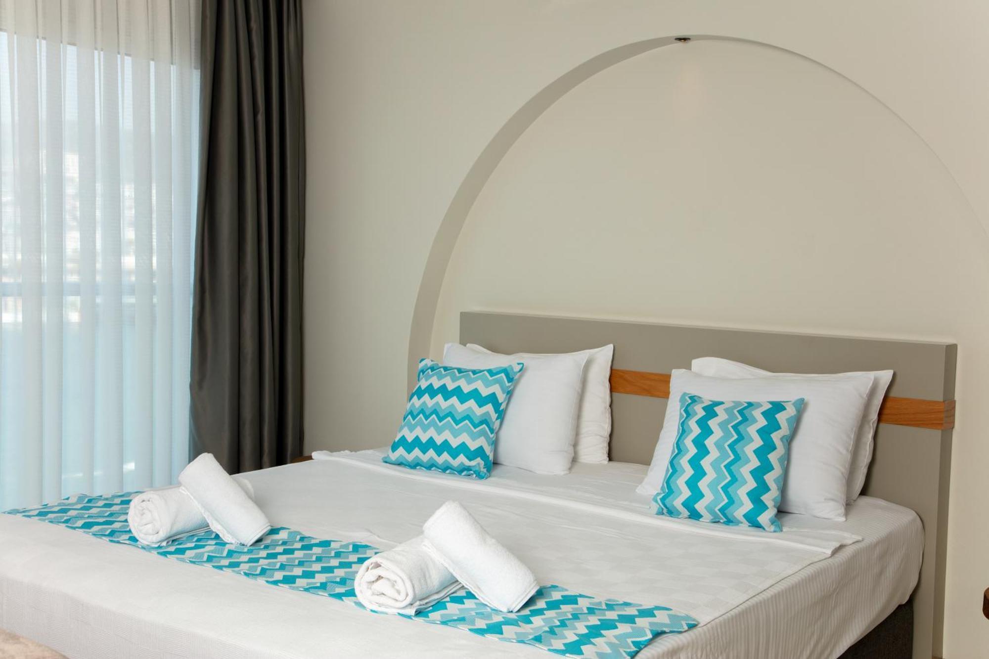 Efe Hotel คูซาดาซี ภายนอก รูปภาพ