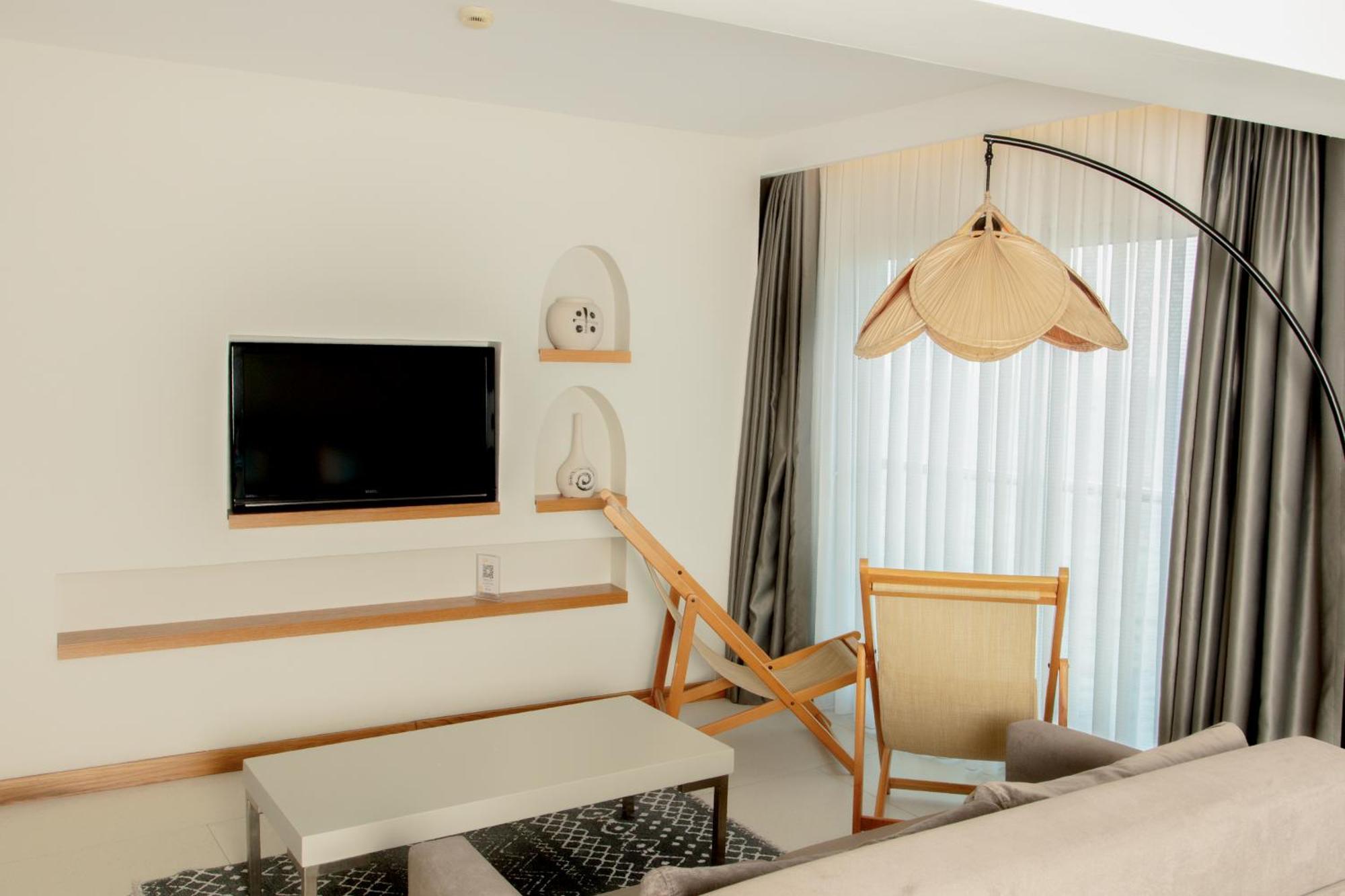 Efe Hotel คูซาดาซี ภายนอก รูปภาพ