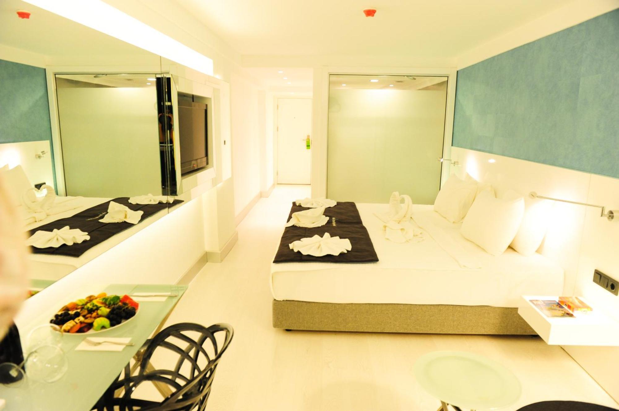 Efe Hotel คูซาดาซี ภายนอก รูปภาพ