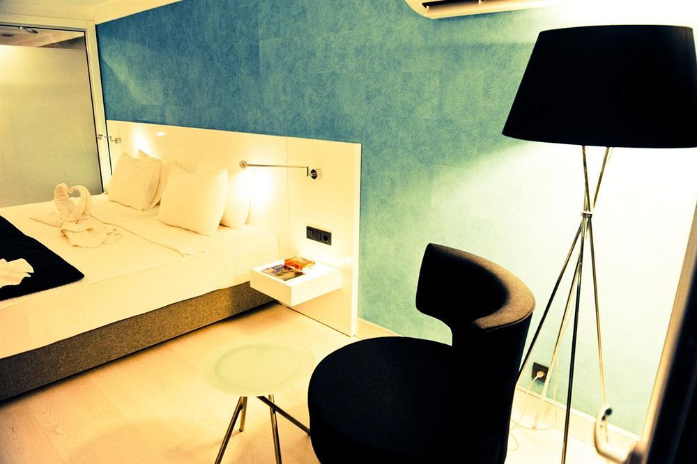 Efe Hotel คูซาดาซี ภายนอก รูปภาพ
