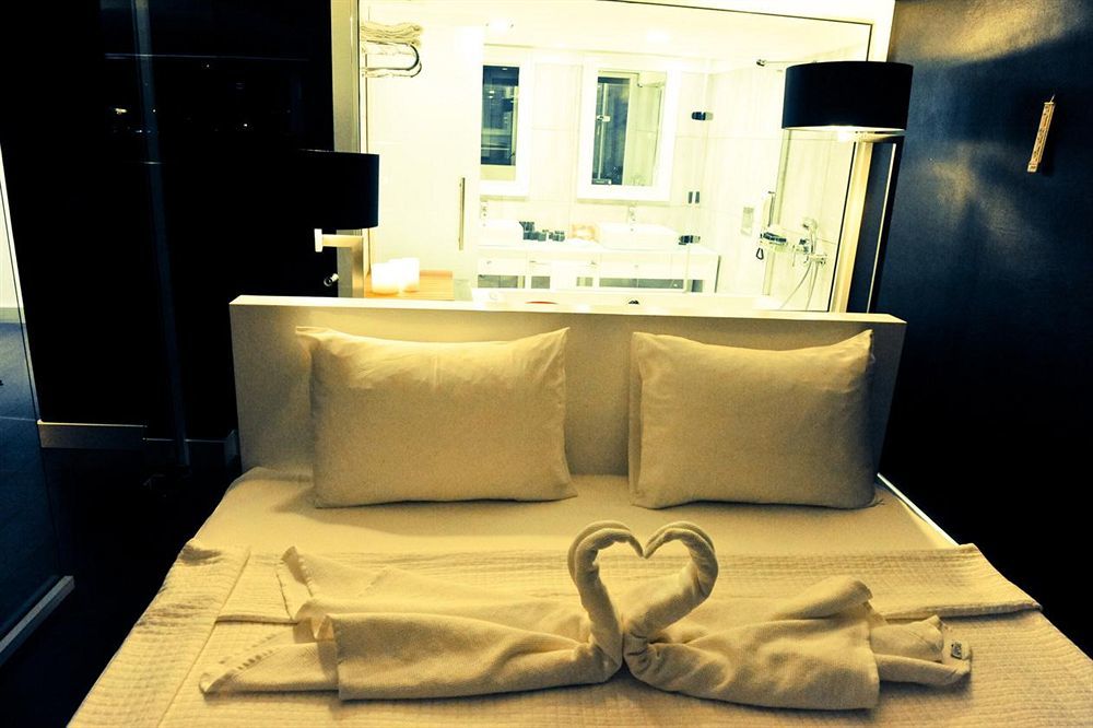 Efe Hotel คูซาดาซี ภายนอก รูปภาพ