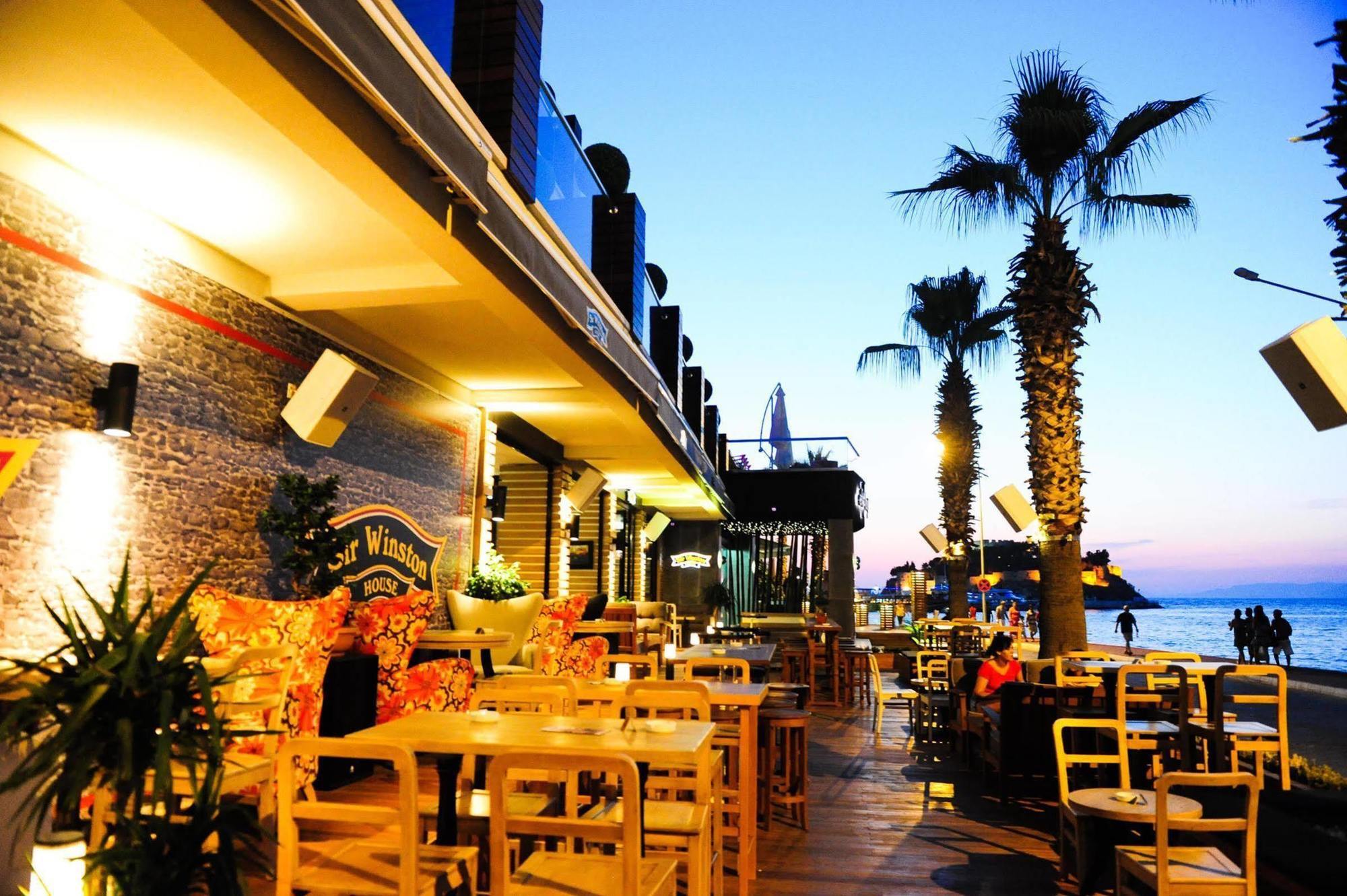 Efe Hotel คูซาดาซี ภายนอก รูปภาพ