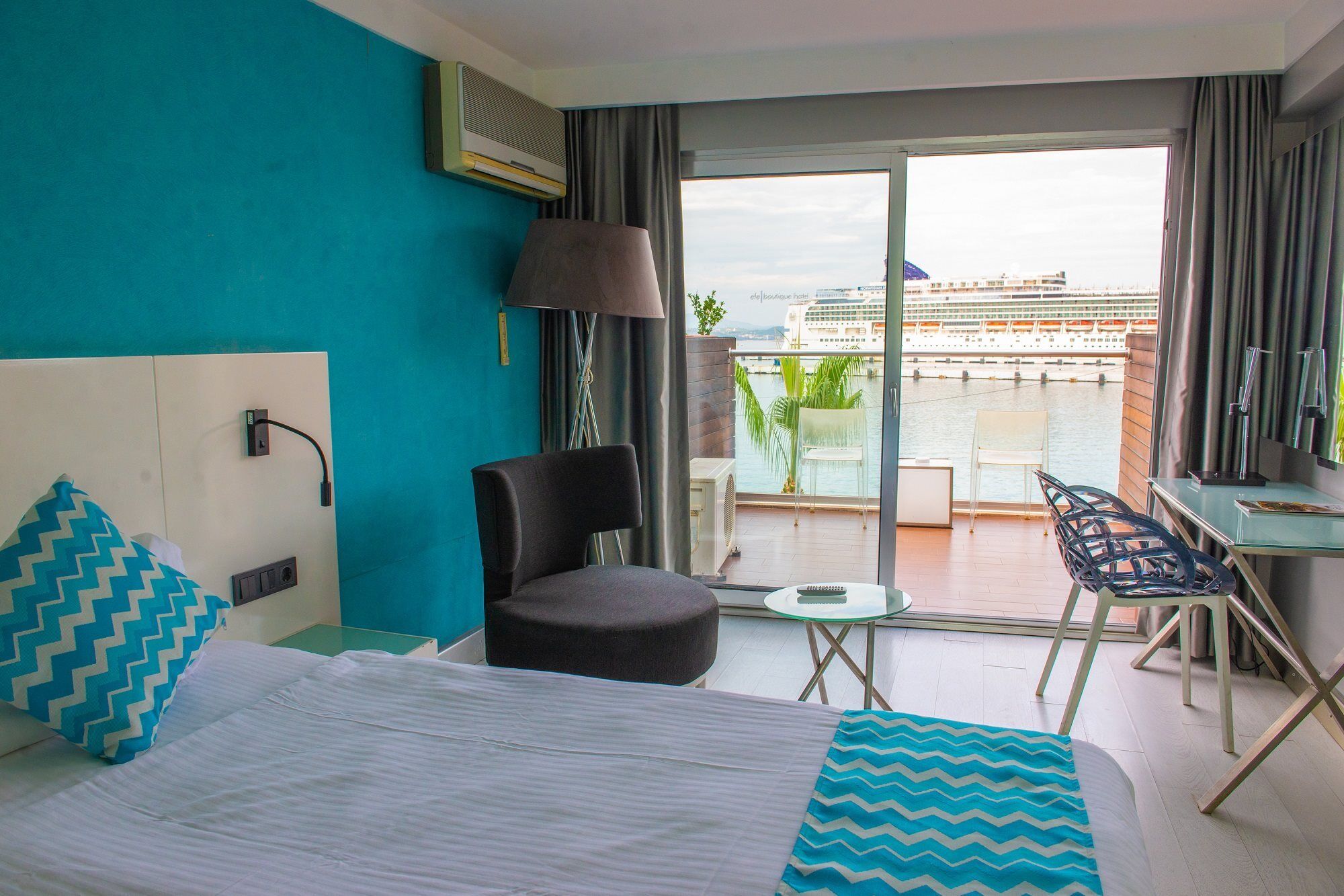 Efe Hotel คูซาดาซี ภายนอก รูปภาพ