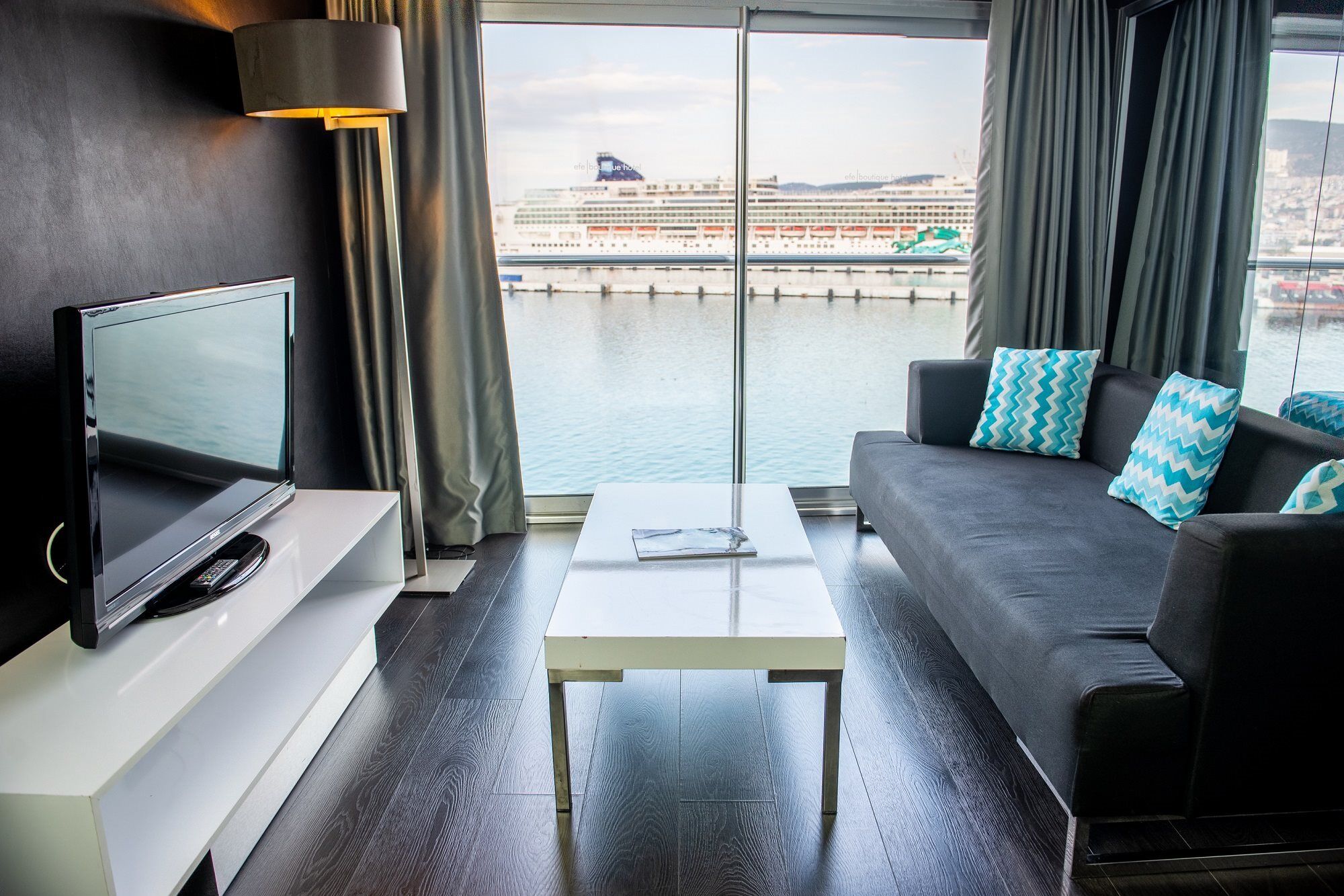 Efe Hotel คูซาดาซี ภายนอก รูปภาพ